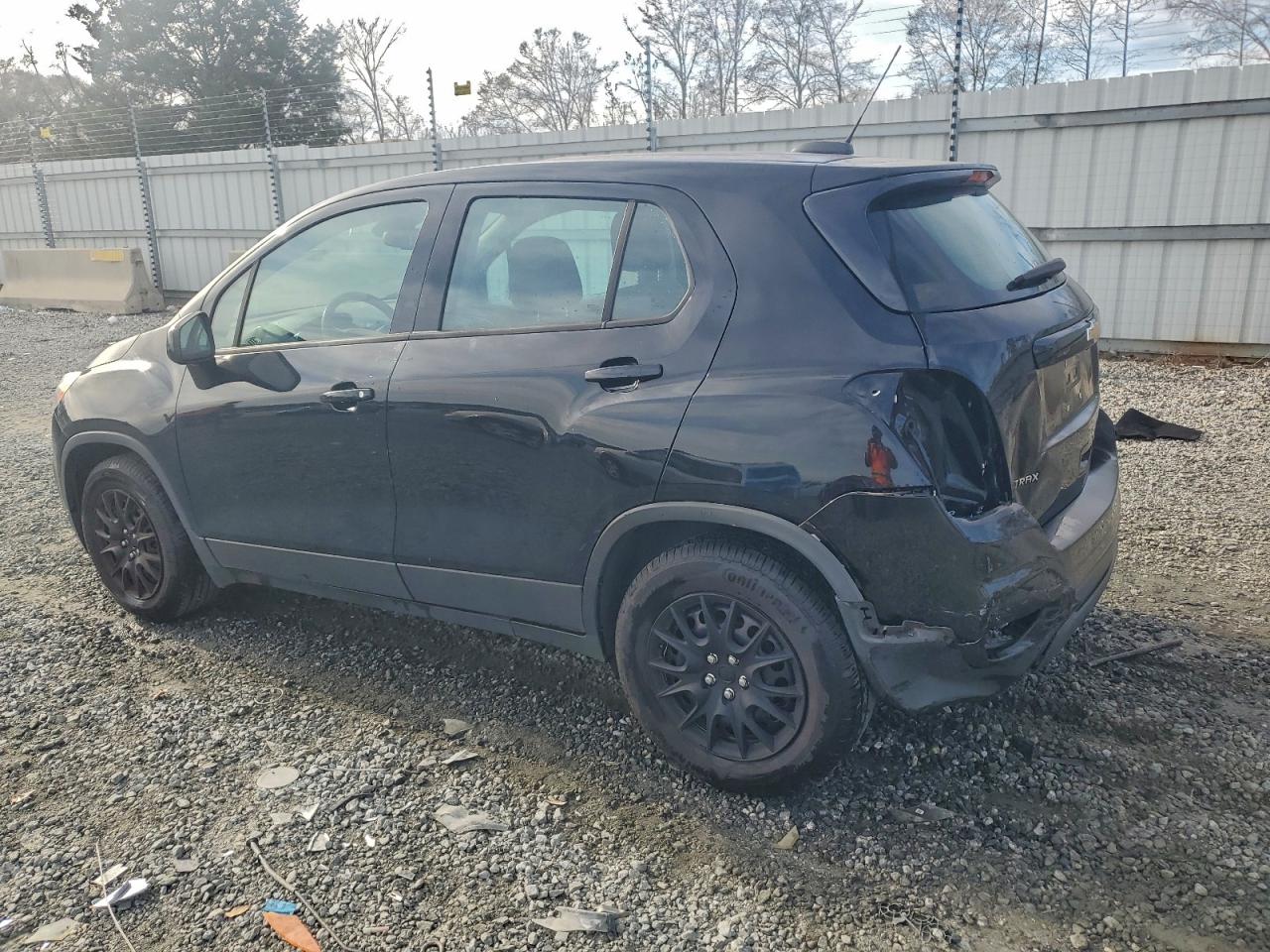 2017 CHEVROLET TRAX LS photo 2