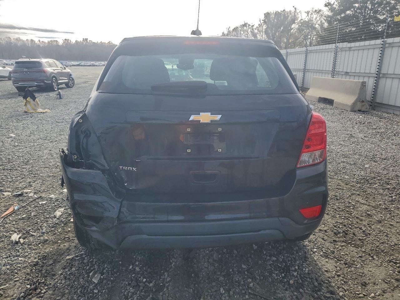 2017 CHEVROLET TRAX LS photo 6