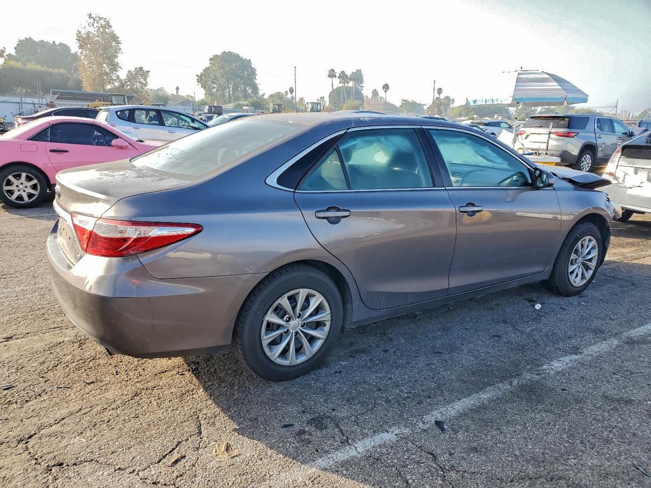 2015 TOYOTA CAMRY LE photo 3