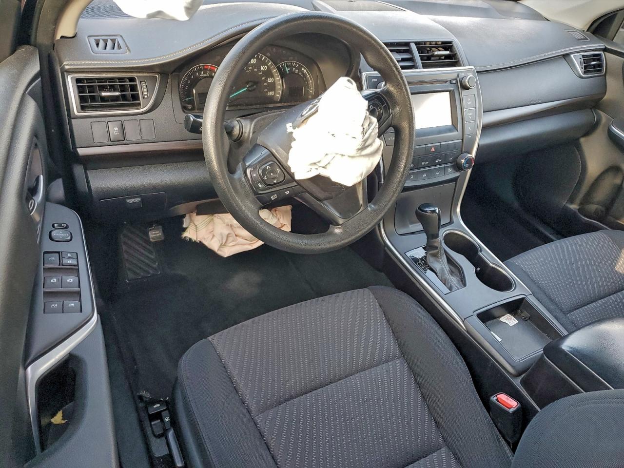 2015 TOYOTA CAMRY LE photo 8