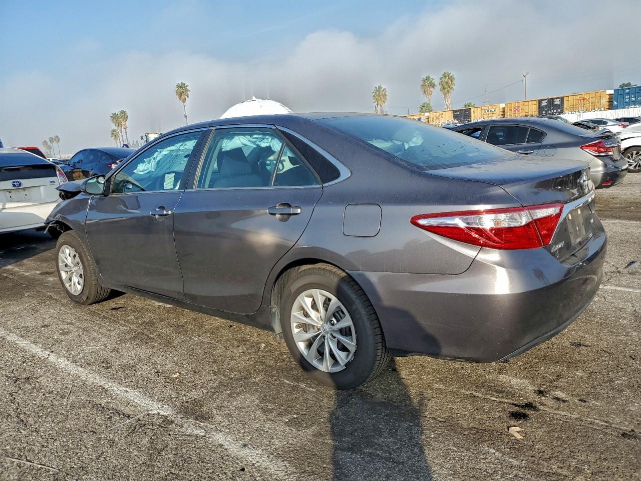 2015 TOYOTA CAMRY LE photo 2