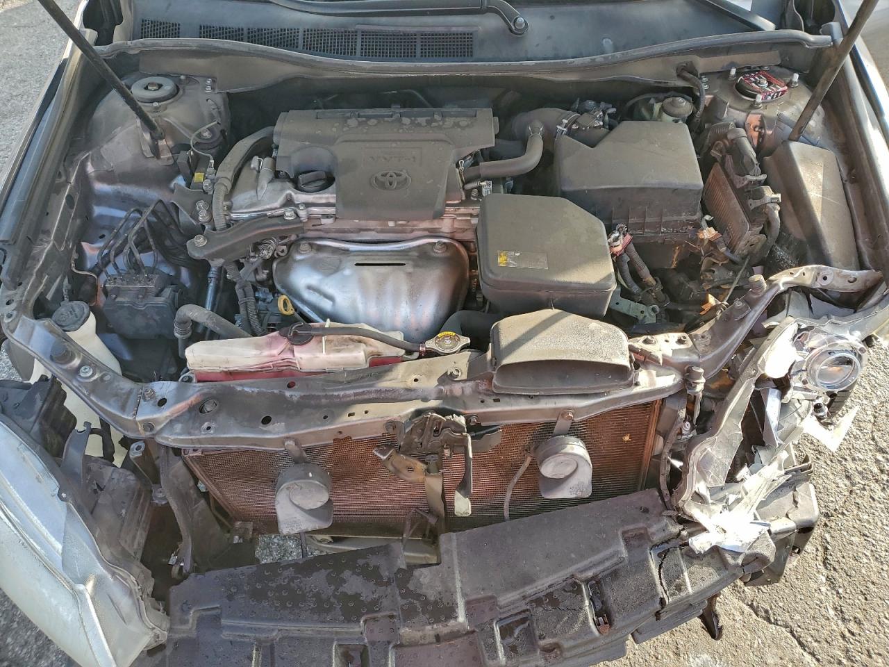2015 TOYOTA CAMRY LE photo 11