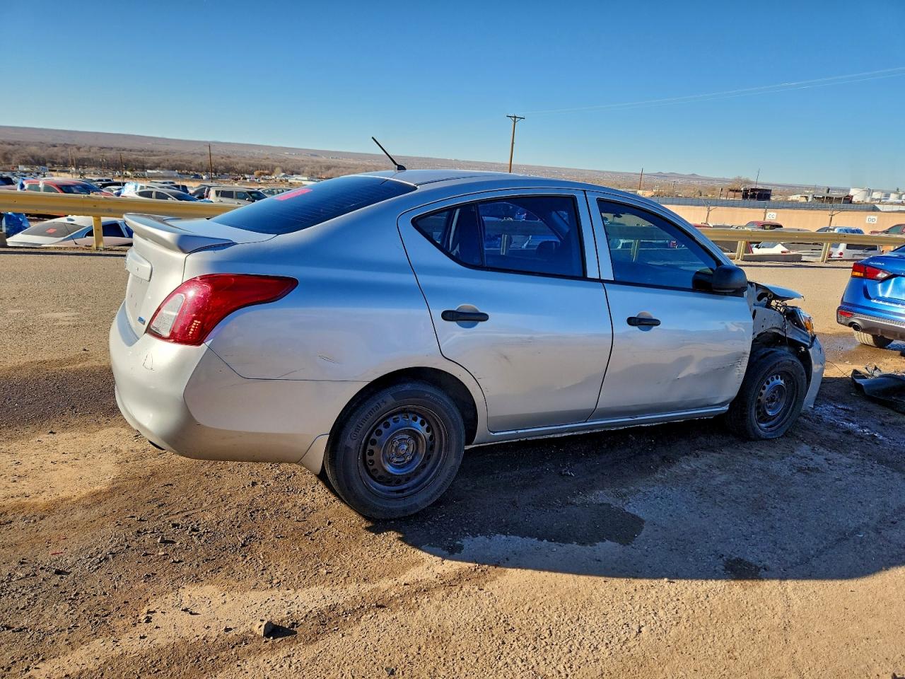 2014 NISSAN VERSA S photo 3