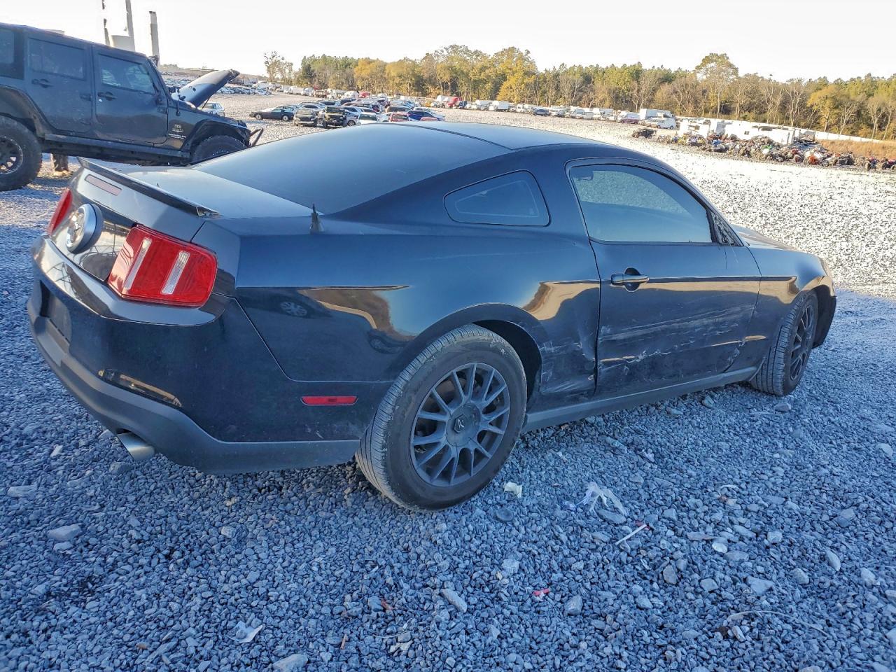 2012 FORD MUSTANG photo 3