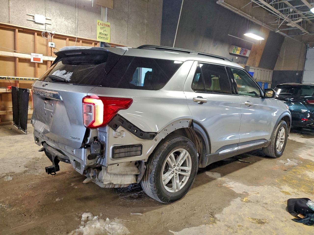 2021 FORD EXPLORER XLT photo 3