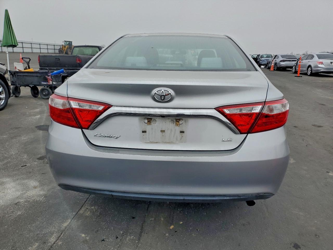 2017 TOYOTA CAMRY LE photo 6