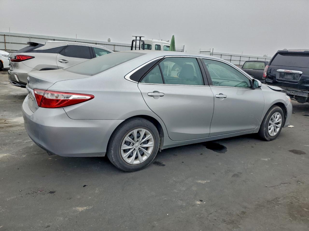 2017 TOYOTA CAMRY LE photo 3