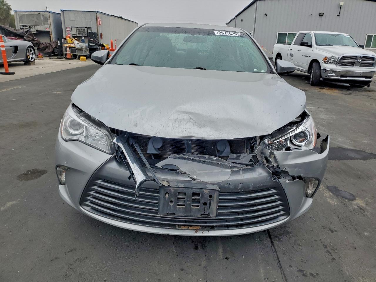 2017 TOYOTA CAMRY LE photo 5