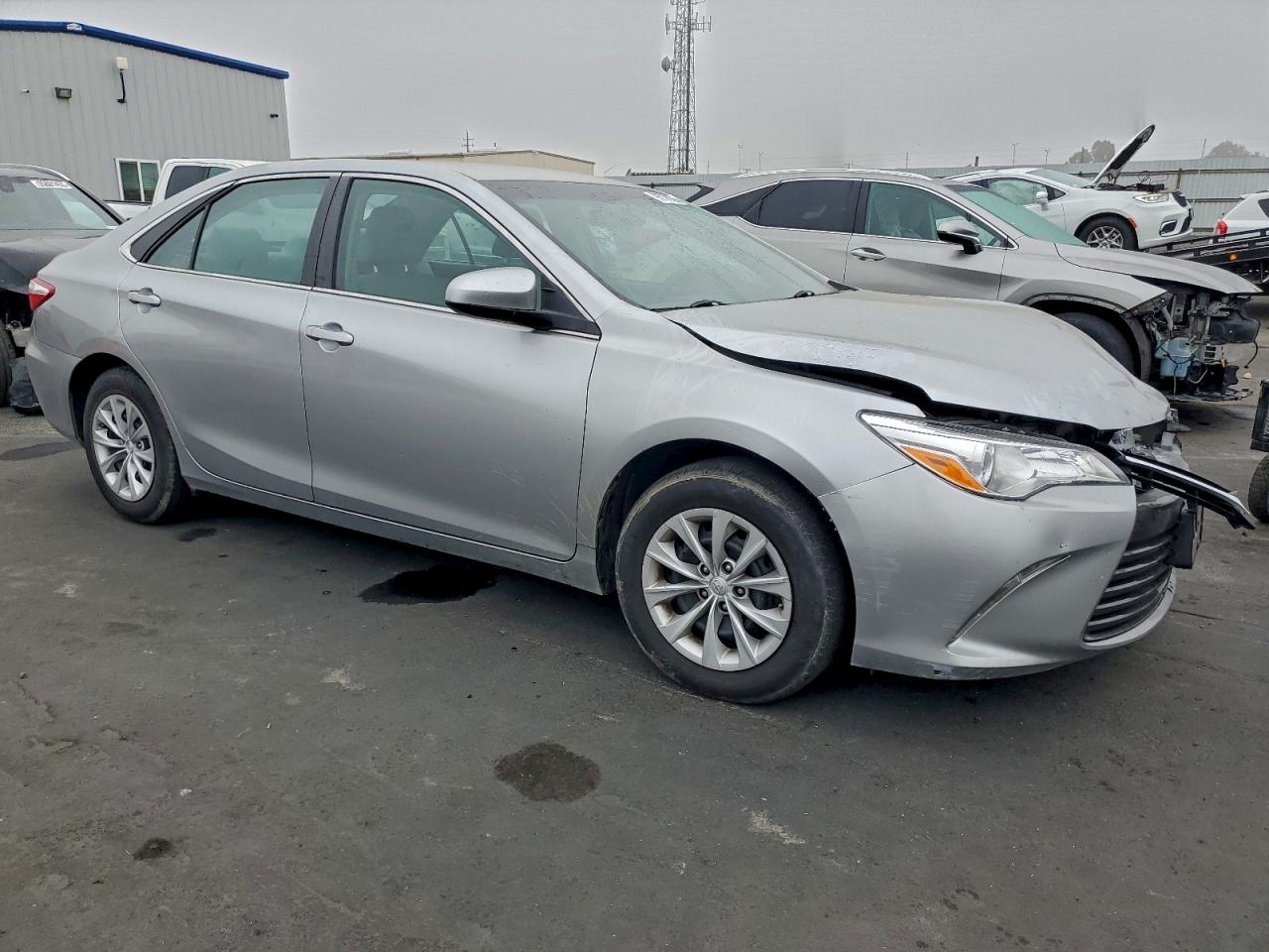 2017 TOYOTA CAMRY LE photo 4