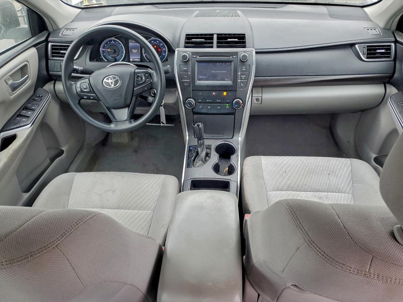 2017 TOYOTA CAMRY LE photo 8