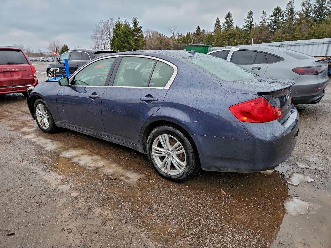 2013 INFINITI G37 photo 2
