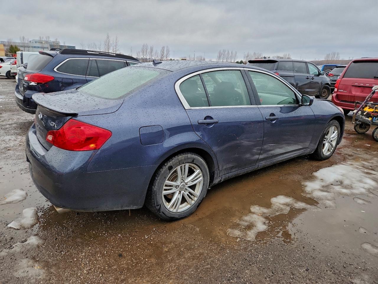 2013 INFINITI G37 photo 3