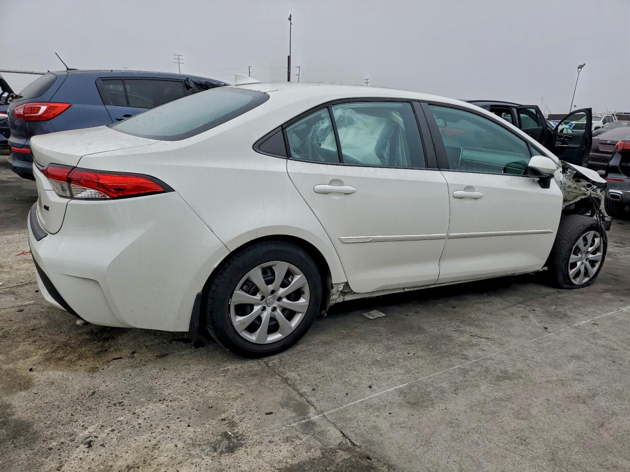 2020 TOYOTA COROLLA LE photo 3