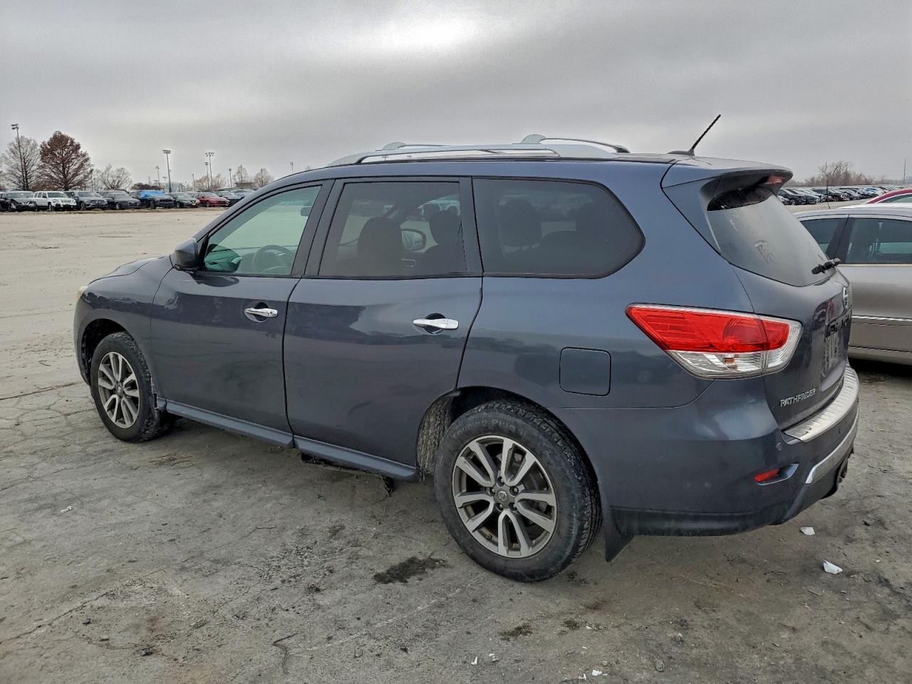 2013 NISSAN PATHFINDER S photo 2