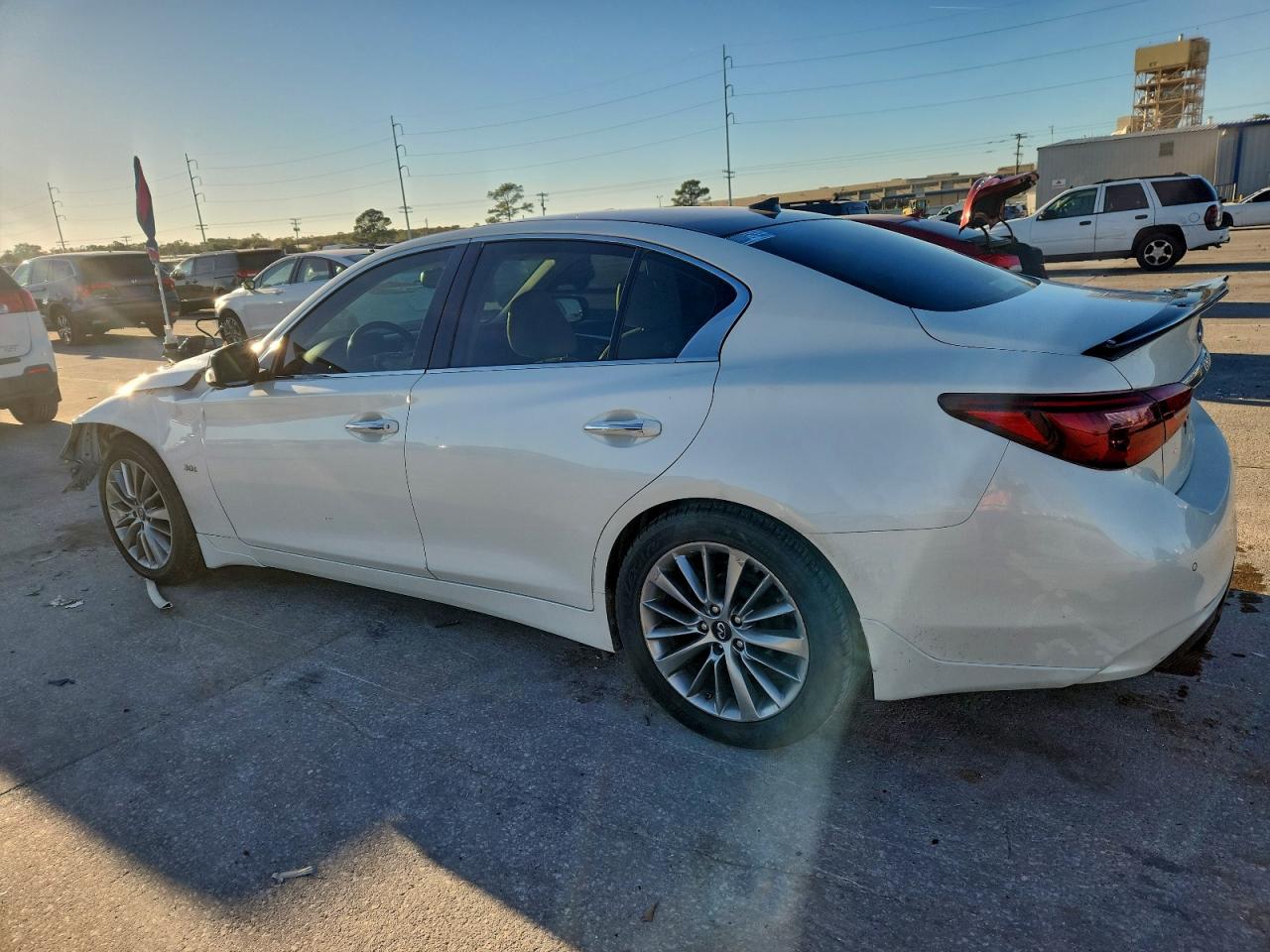 2018 INFINITI Q50 LUXE photo 2