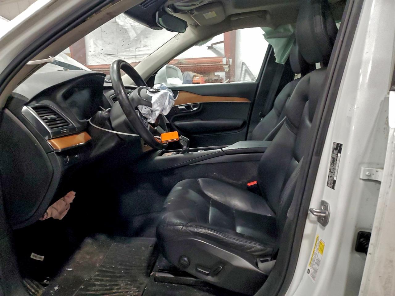 2021 VOLVO XC90 T6 MOMENTUM photo 7
