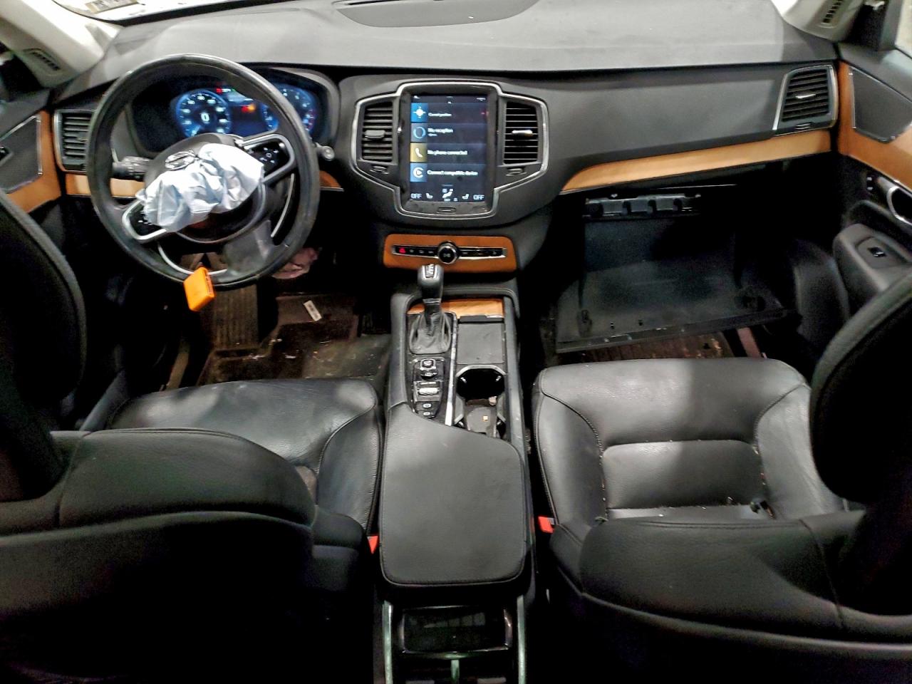 2021 VOLVO XC90 T6 MOMENTUM photo 8