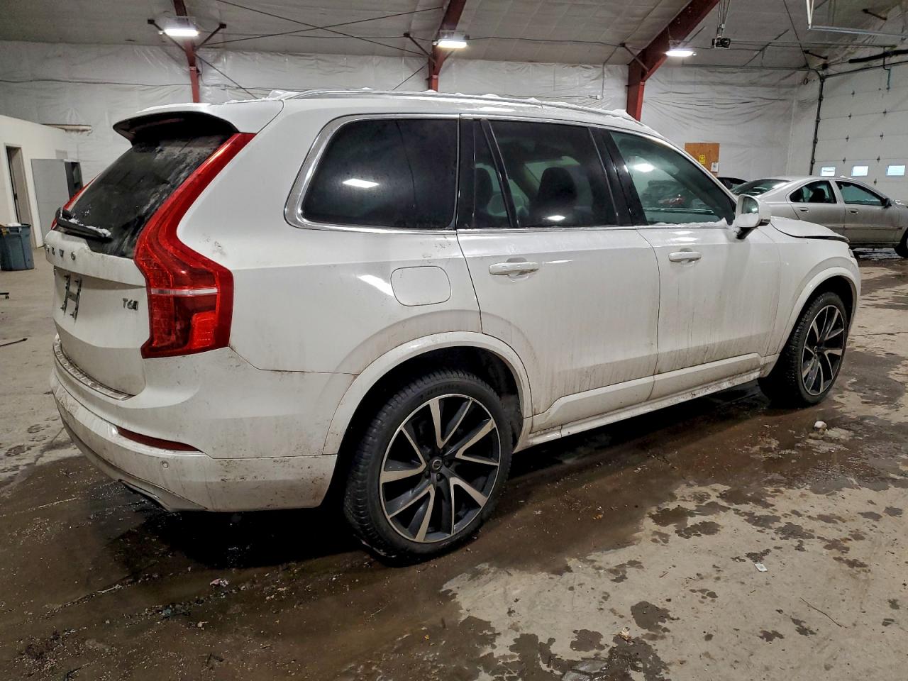 2021 VOLVO XC90 T6 MOMENTUM photo 3