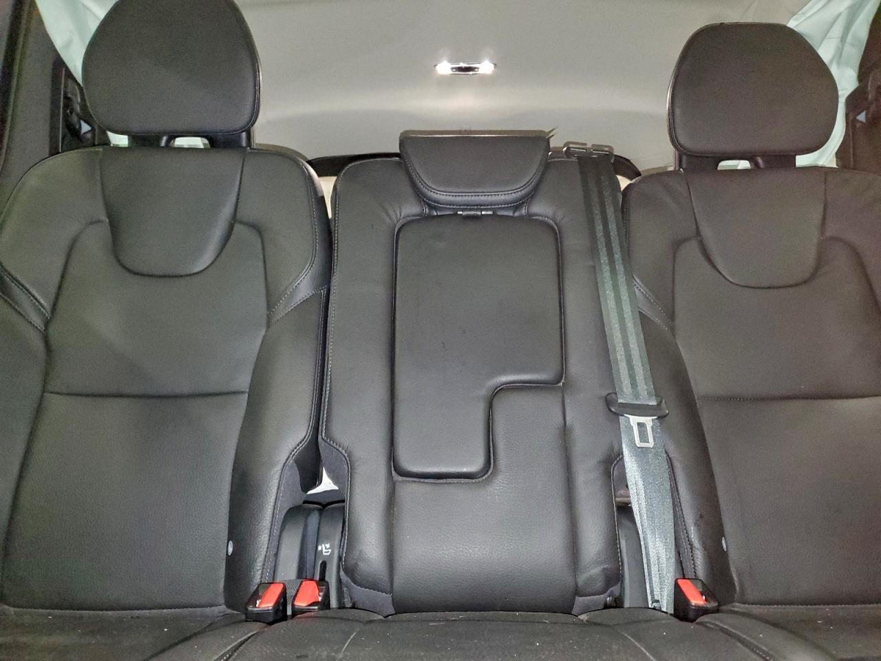 2021 VOLVO XC90 T6 MOMENTUM photo 10