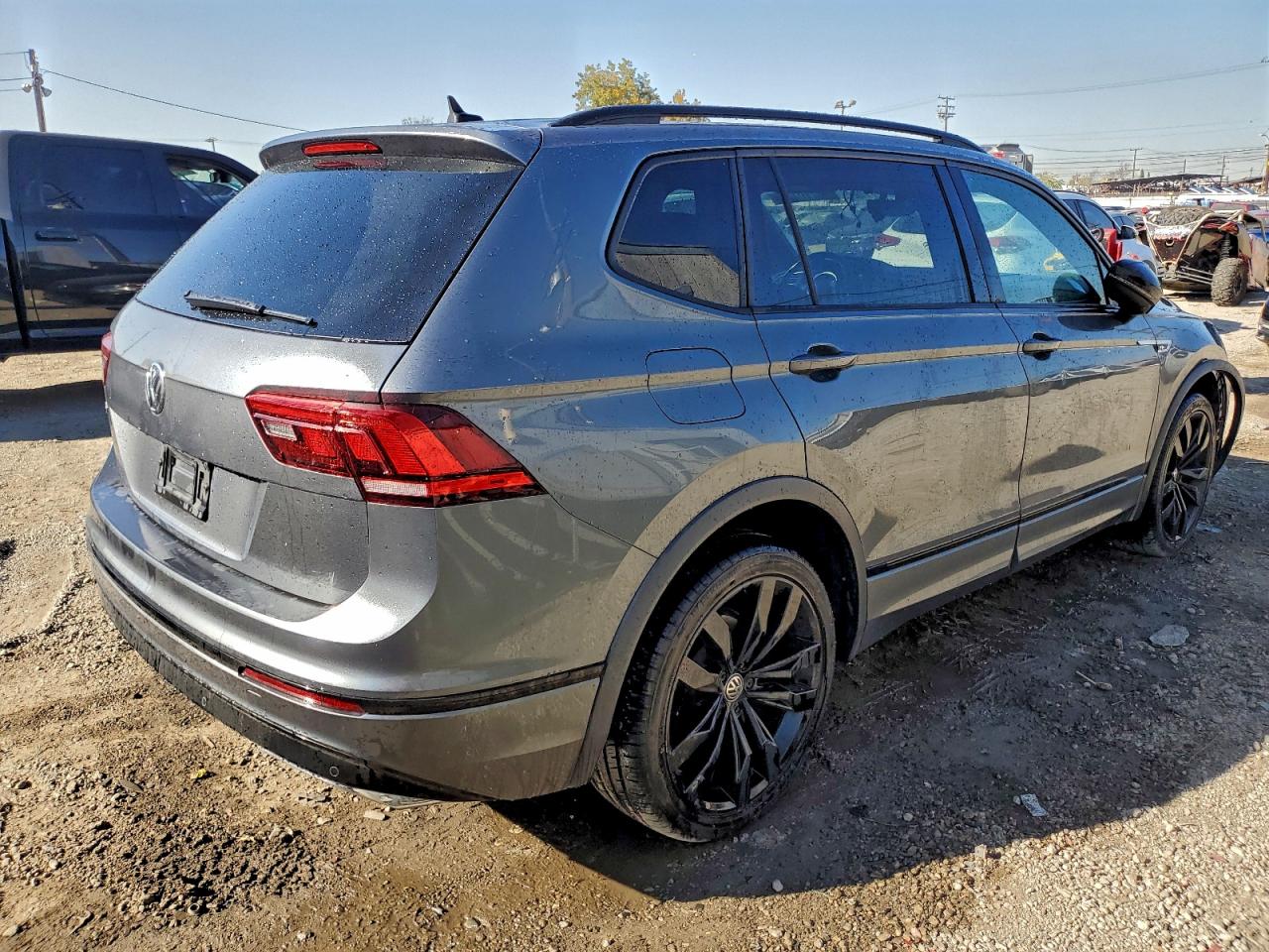 2020 VOLKSWAGEN TIGUAN SE photo 3