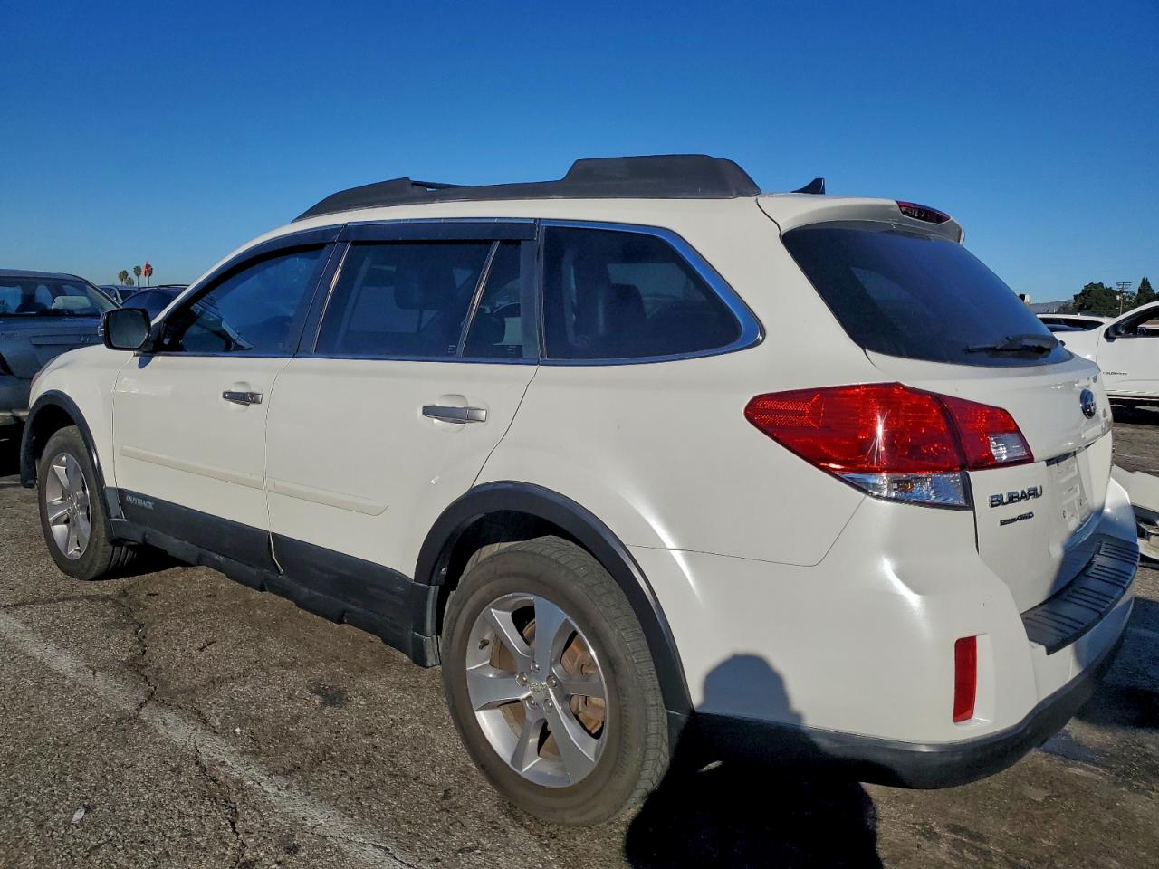 2014 SUBARU OUTBACK 3.6R LIMITED photo 2