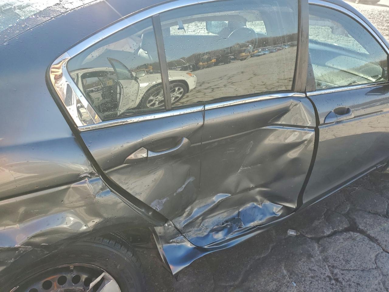 2011 HONDA ACCORD LX photo 10