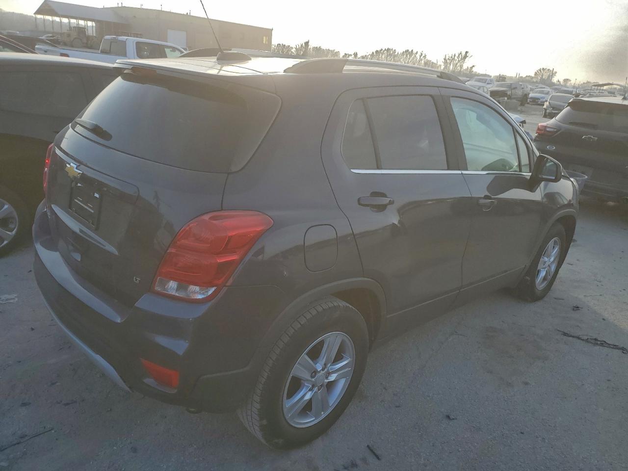 2018 CHEVROLET TRAX 1LT photo 3