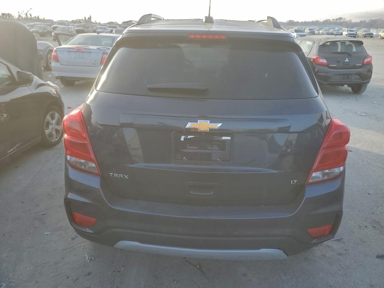2018 CHEVROLET TRAX 1LT photo 6