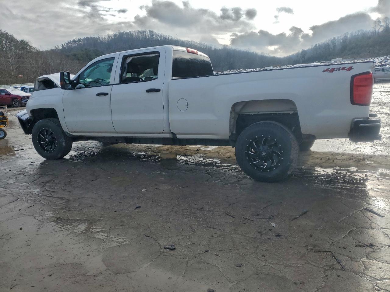 2019 CHEVROLET SILVERADO K2500 HEAVY DUTY photo 2