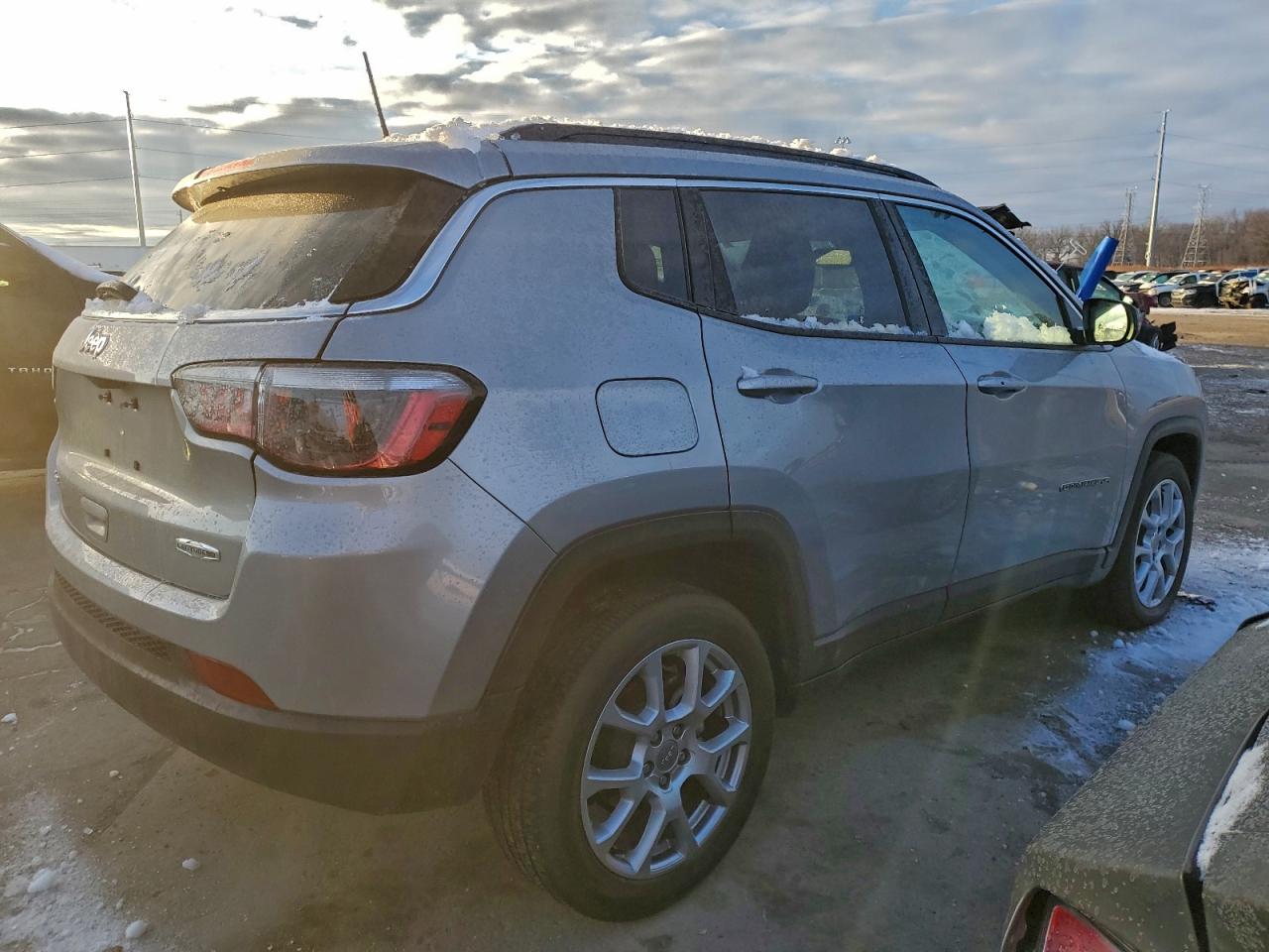 2022 JEEP COMPASS LATITUDE LUX photo 3