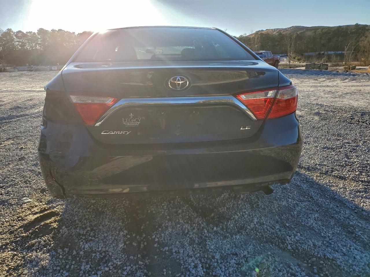 2015 TOYOTA CAMRY LE photo 6