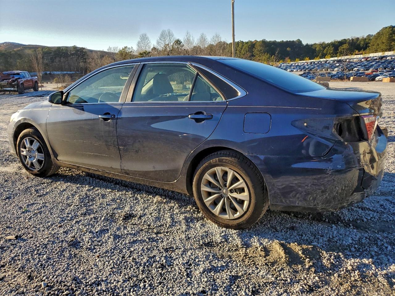 2015 TOYOTA CAMRY LE photo 2