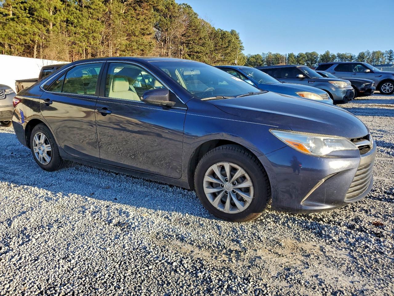 2015 TOYOTA CAMRY LE photo 4