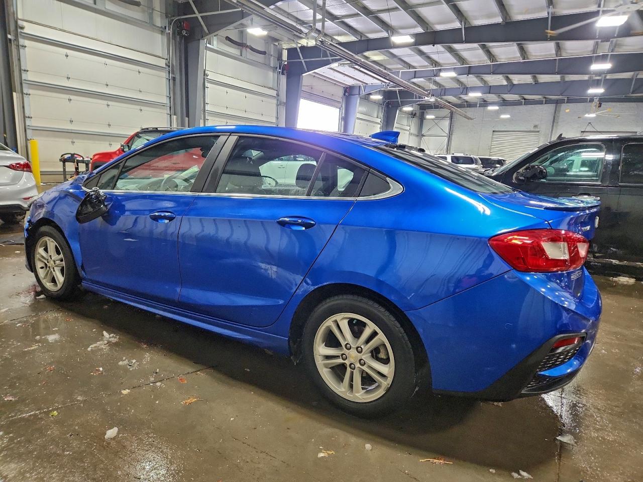 2017 CHEVROLET CRUZE LT photo 2