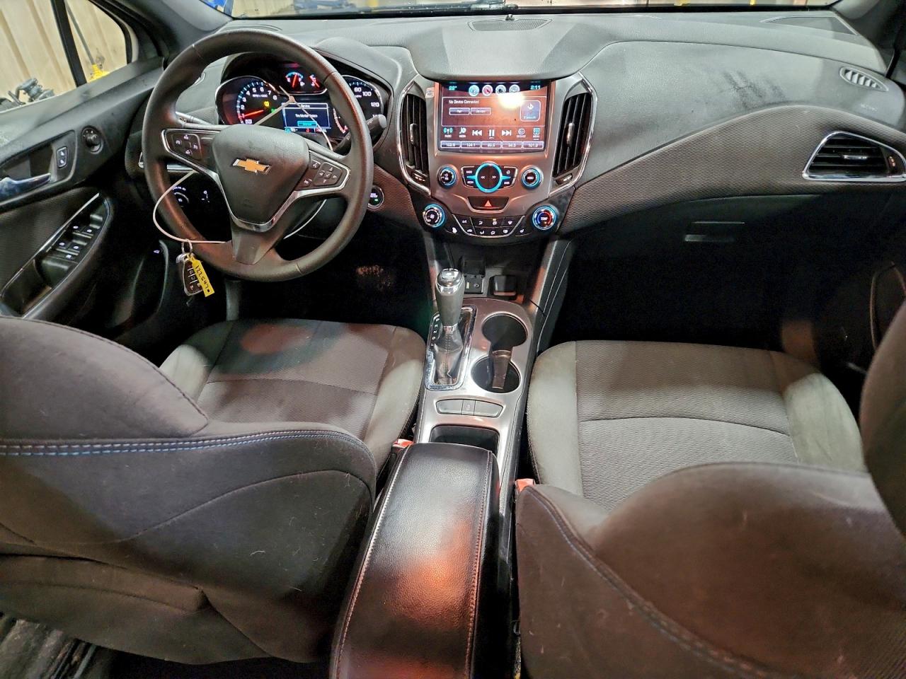 2017 CHEVROLET CRUZE LT photo 8