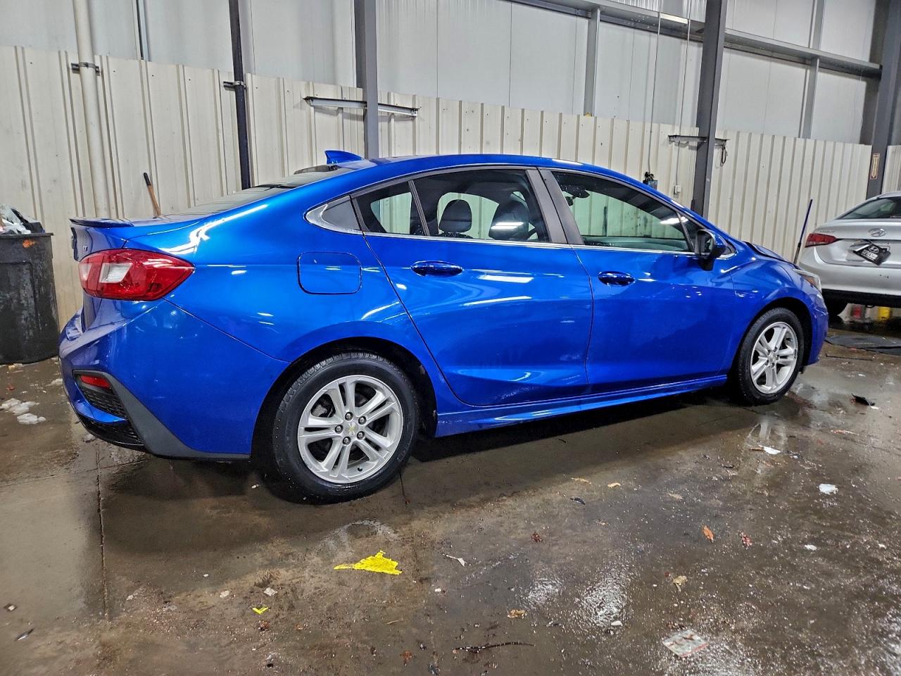 2017 CHEVROLET CRUZE LT photo 3