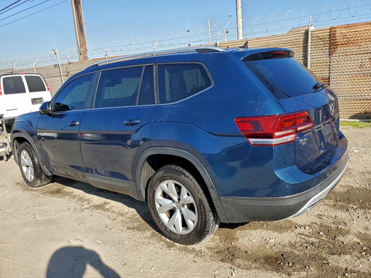 2018 VOLKSWAGEN ATLAS SE photo 2