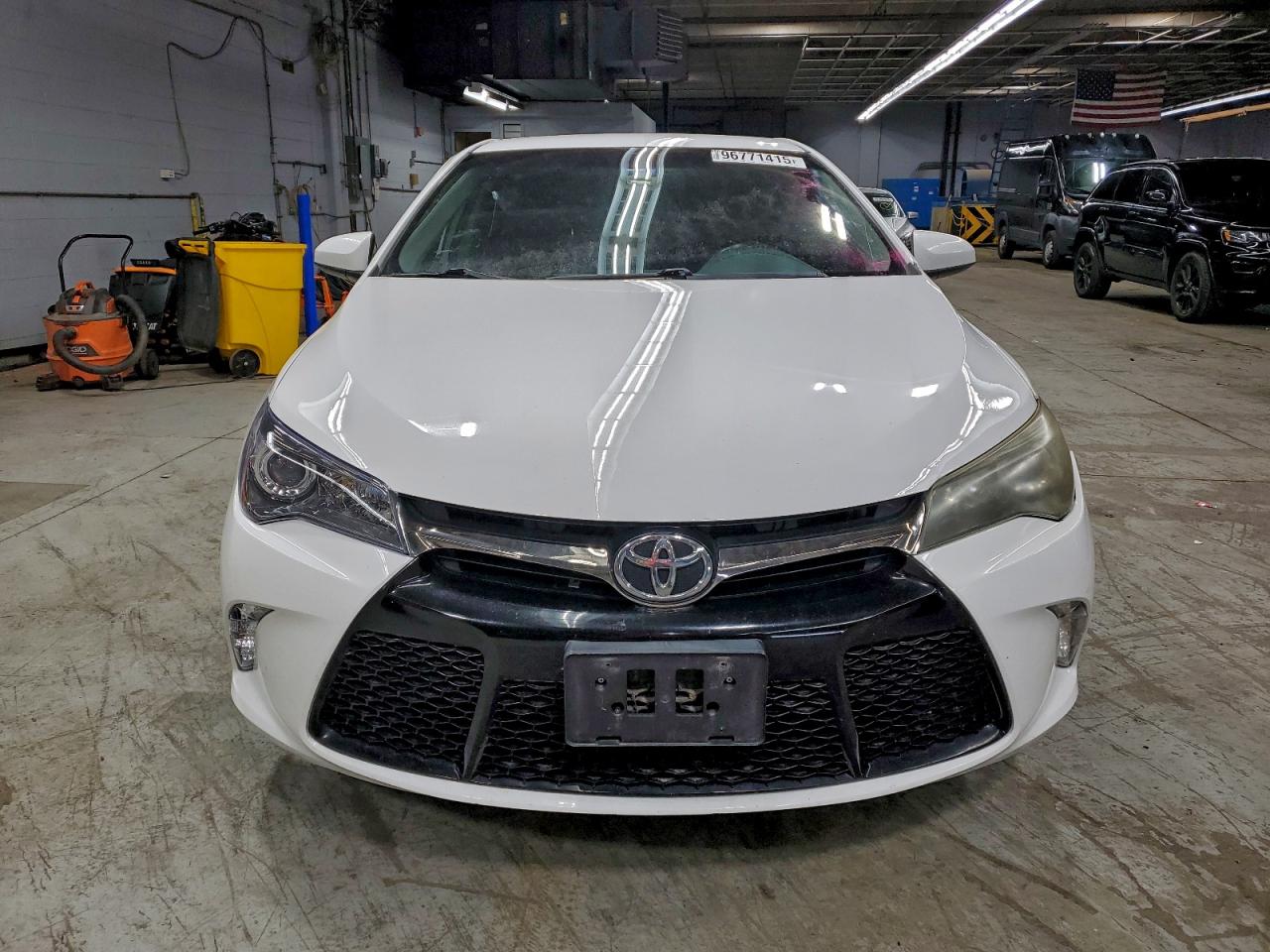 2015 TOYOTA CAMRY LE photo 5