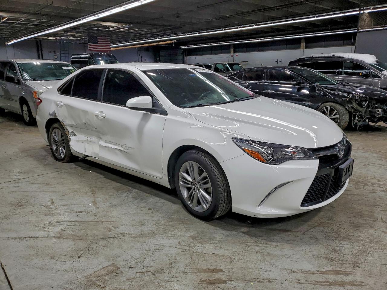 2015 TOYOTA CAMRY LE photo 4