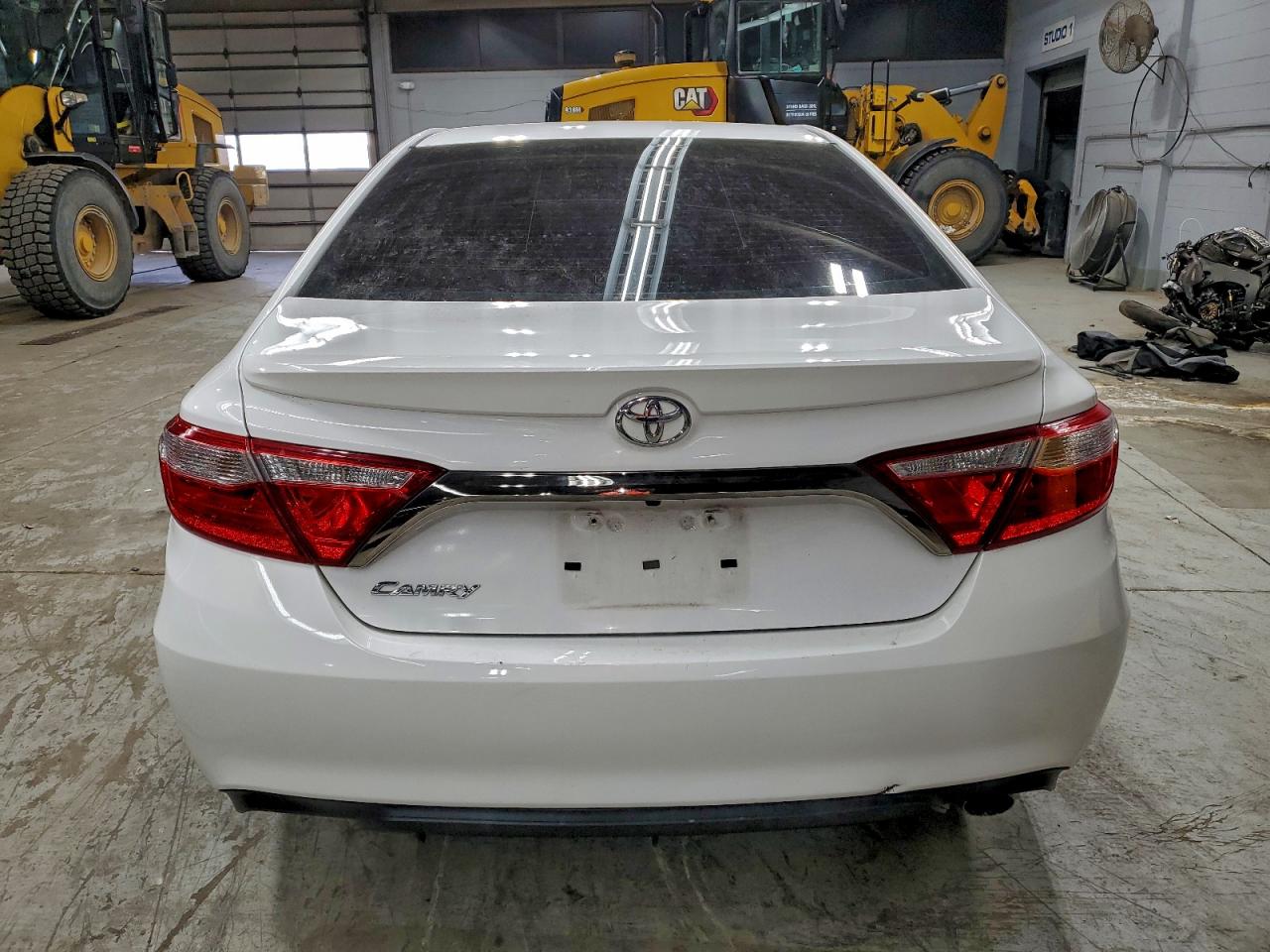 2015 TOYOTA CAMRY LE photo 6