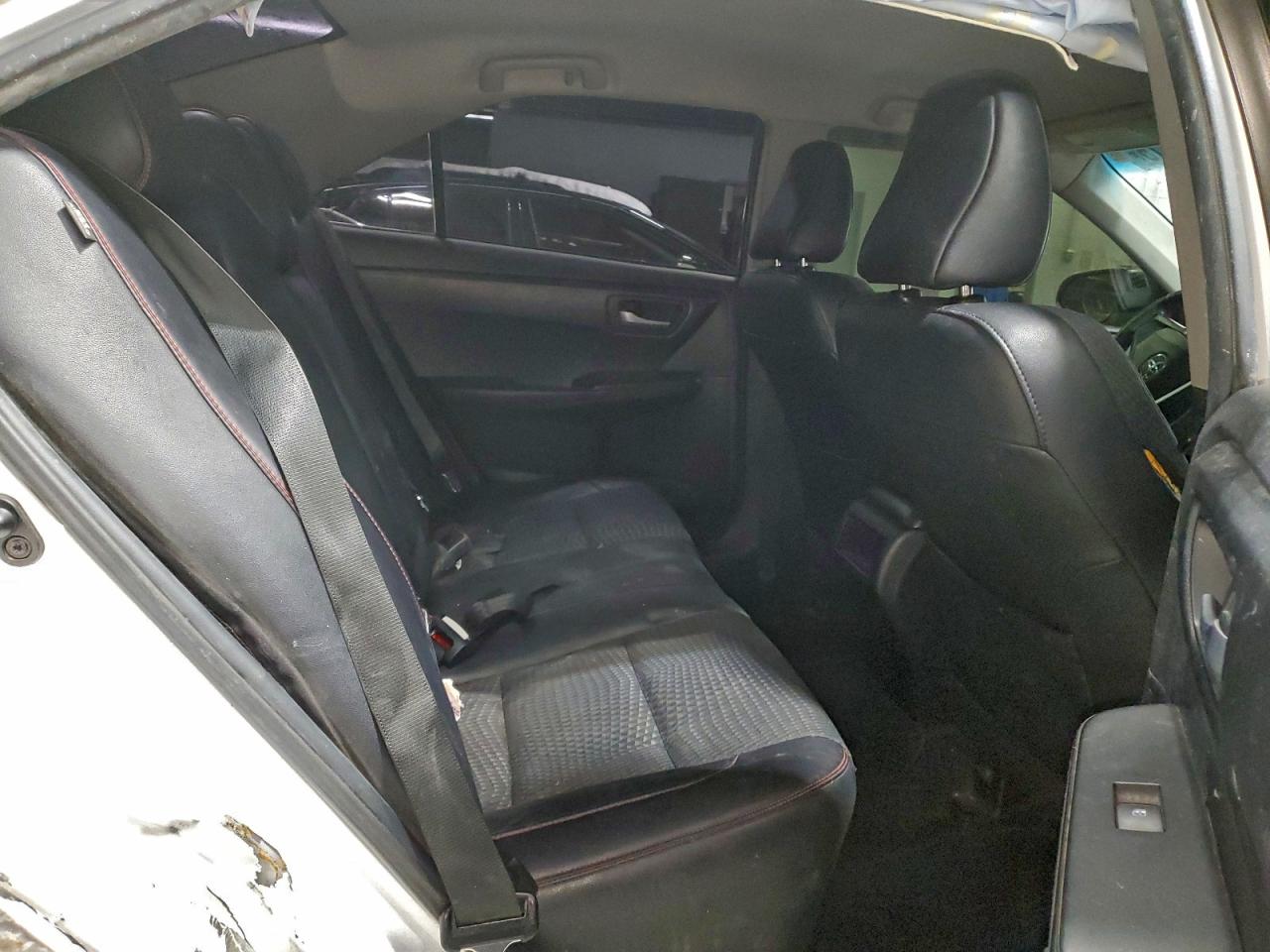 2015 TOYOTA CAMRY LE photo 10