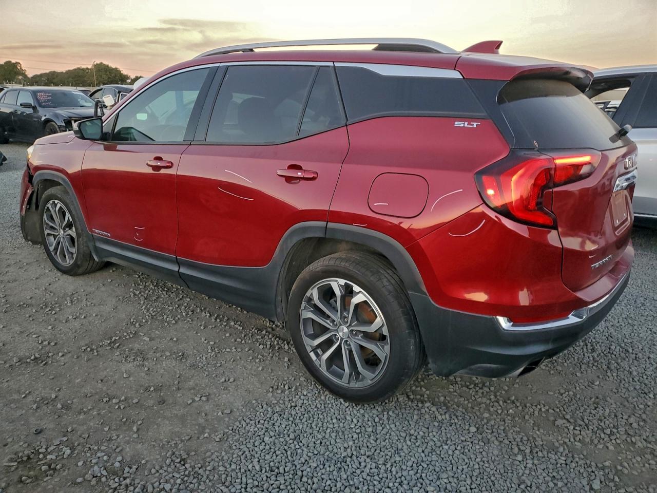 2019 GMC TERRAIN SLT photo 3