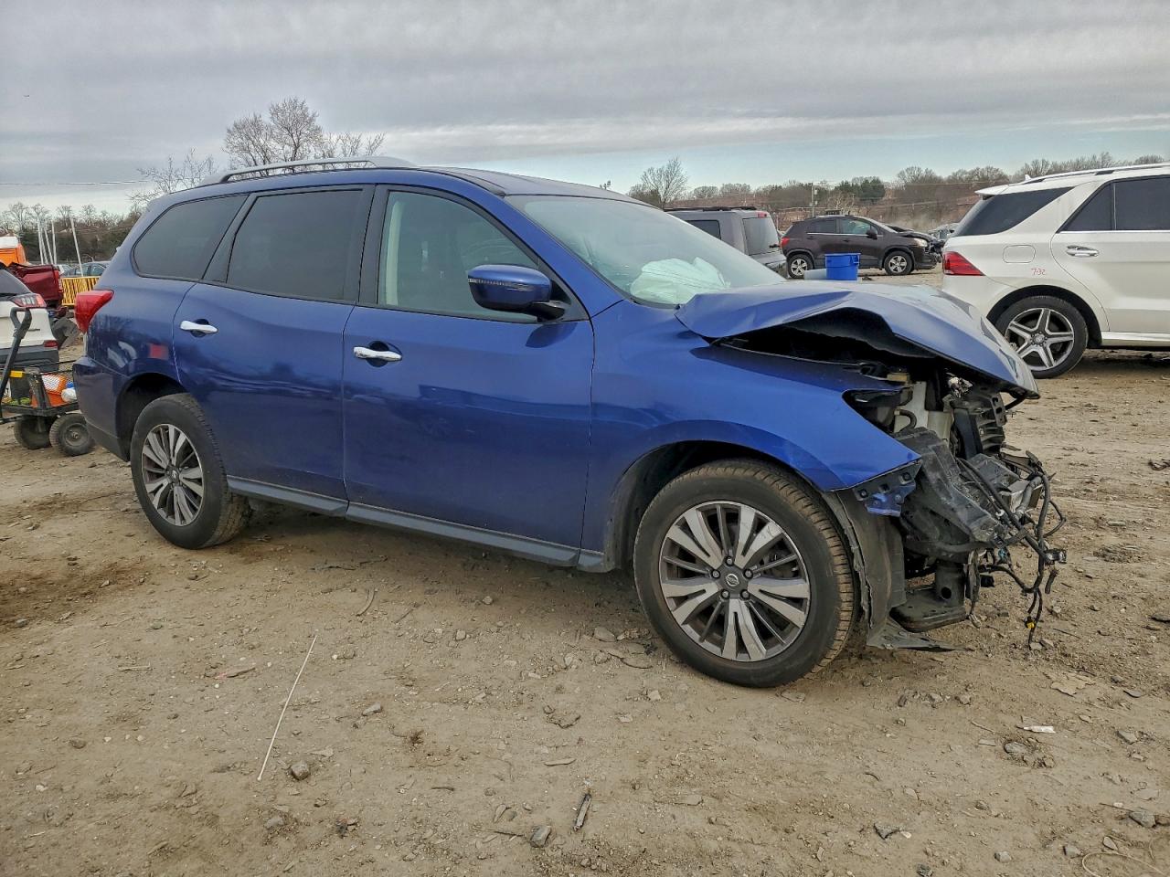 2017 NISSAN PATHFINDER S photo 4