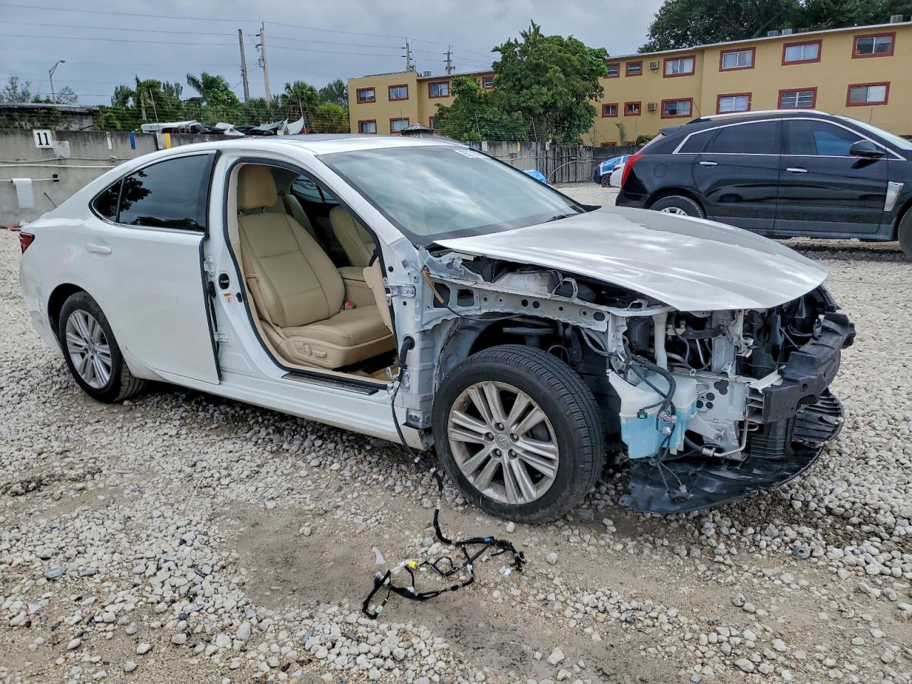 2013 LEXUS ES 350 photo 4
