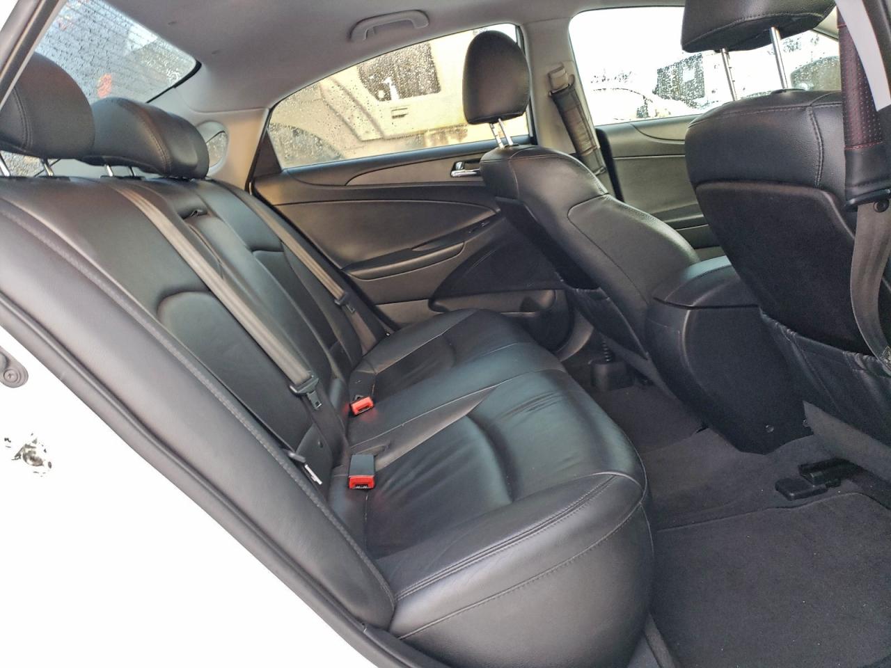 2013 HYUNDAI SONATA SE photo 10