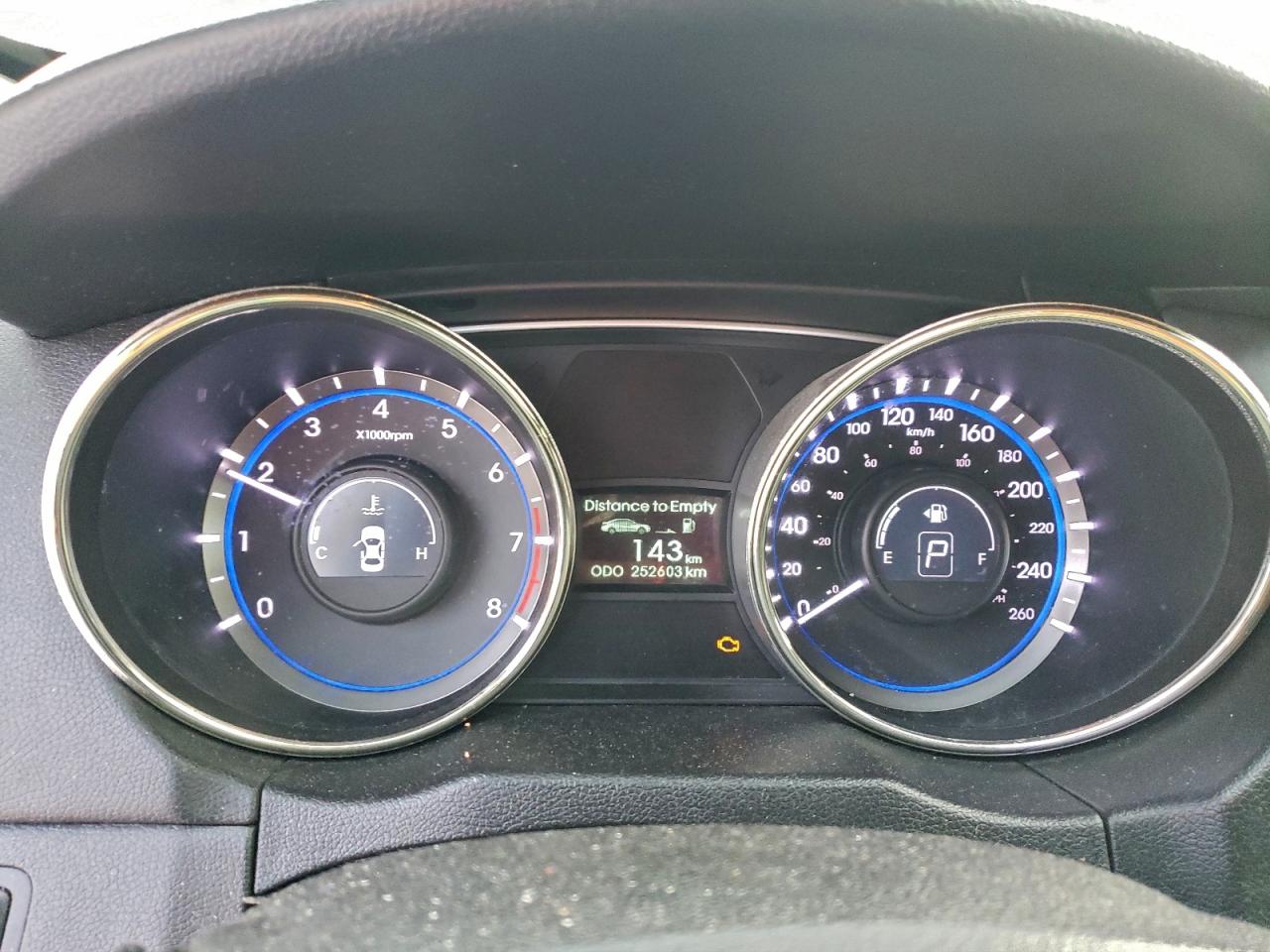2013 HYUNDAI SONATA SE photo 9