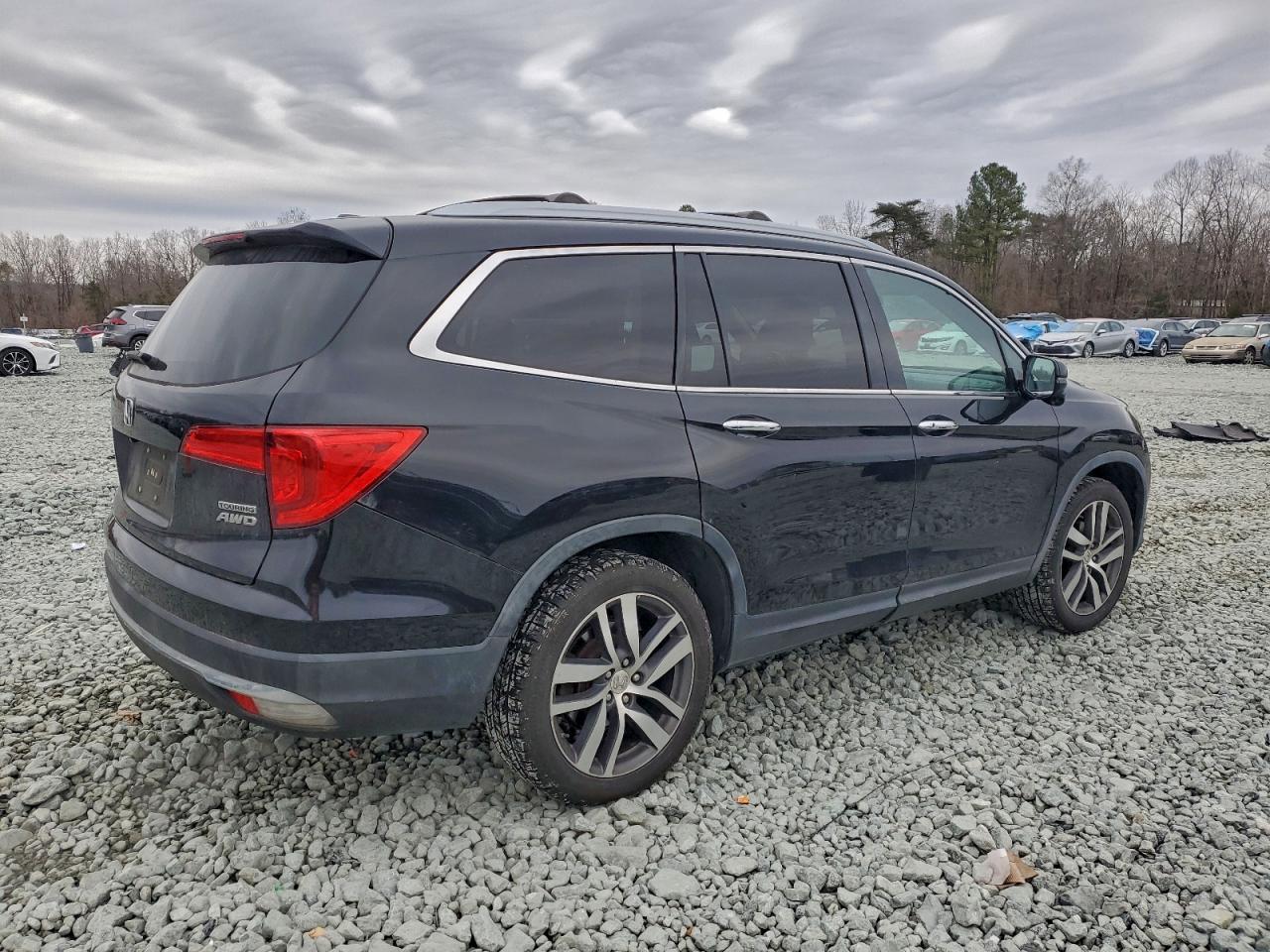 2016 HONDA PILOT TOURING photo 3