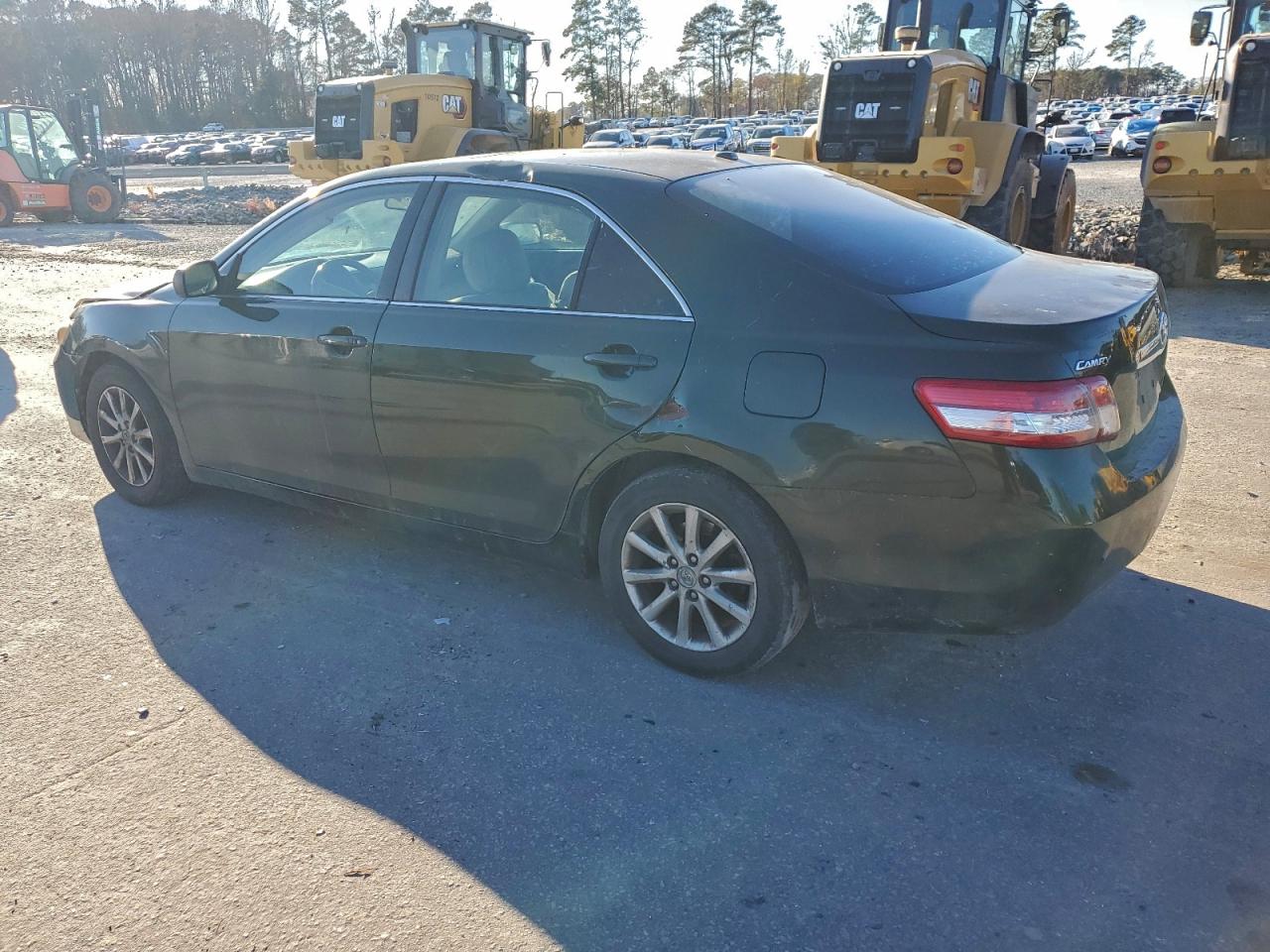 2011 TOYOTA CAMRY photo 2