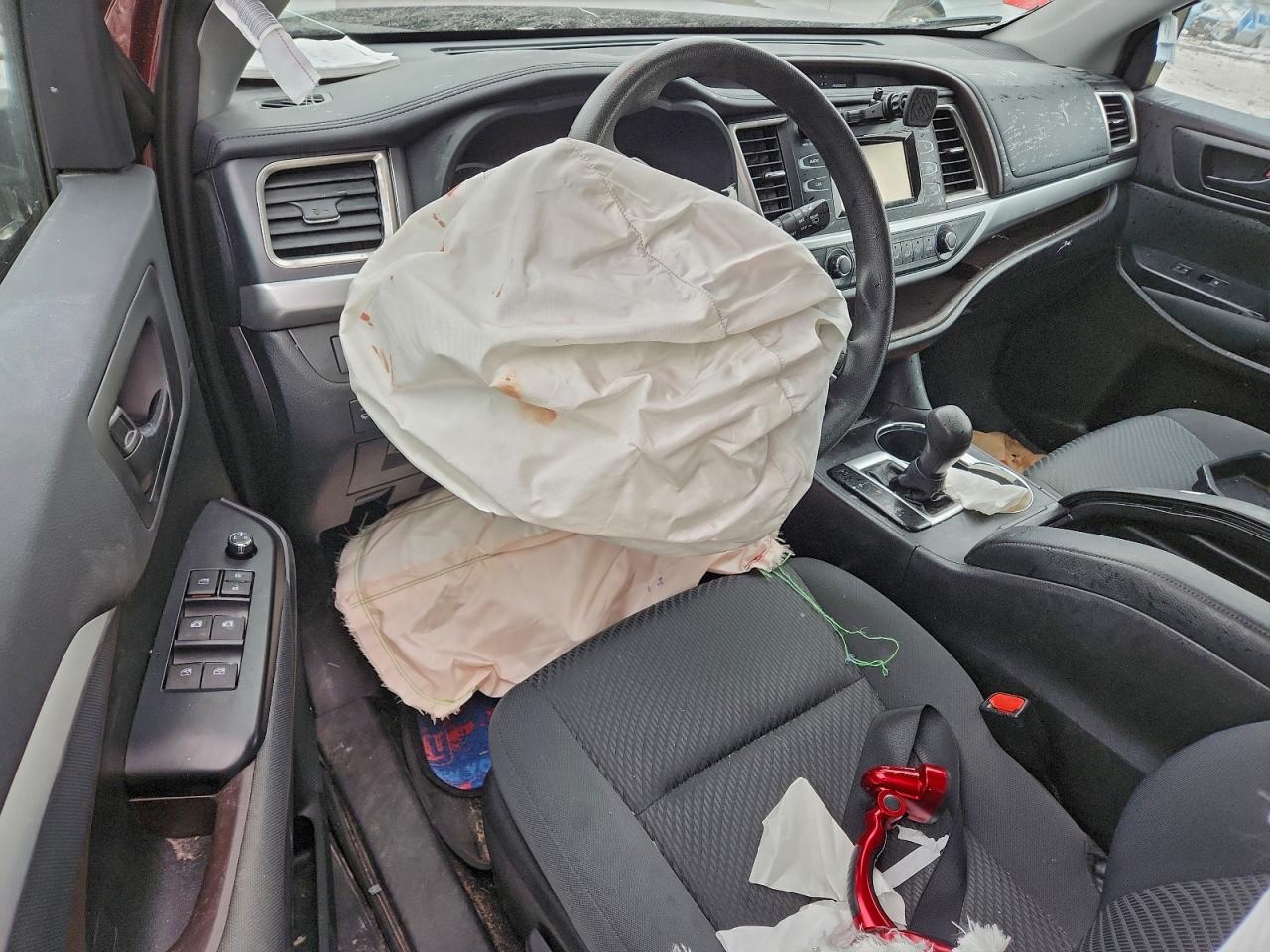 2019 TOYOTA HIGHLANDER LE photo 8