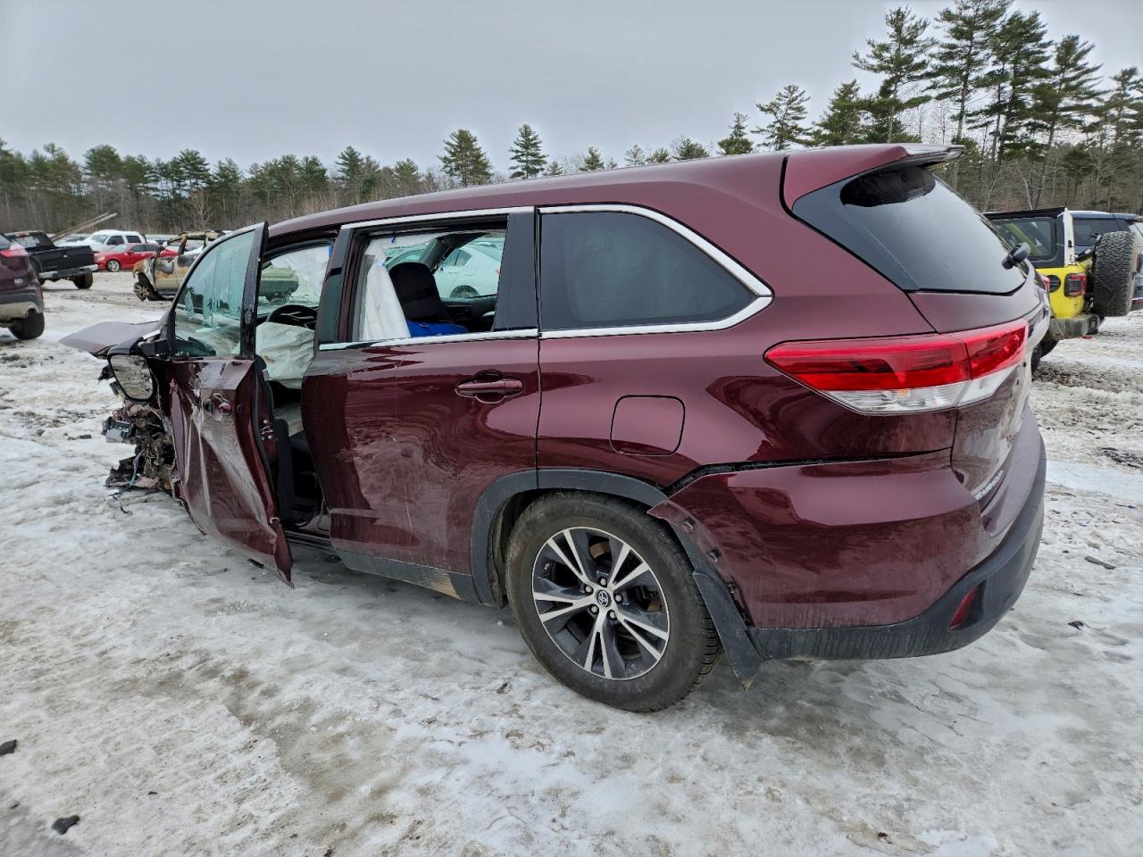 2019 TOYOTA HIGHLANDER LE photo 2